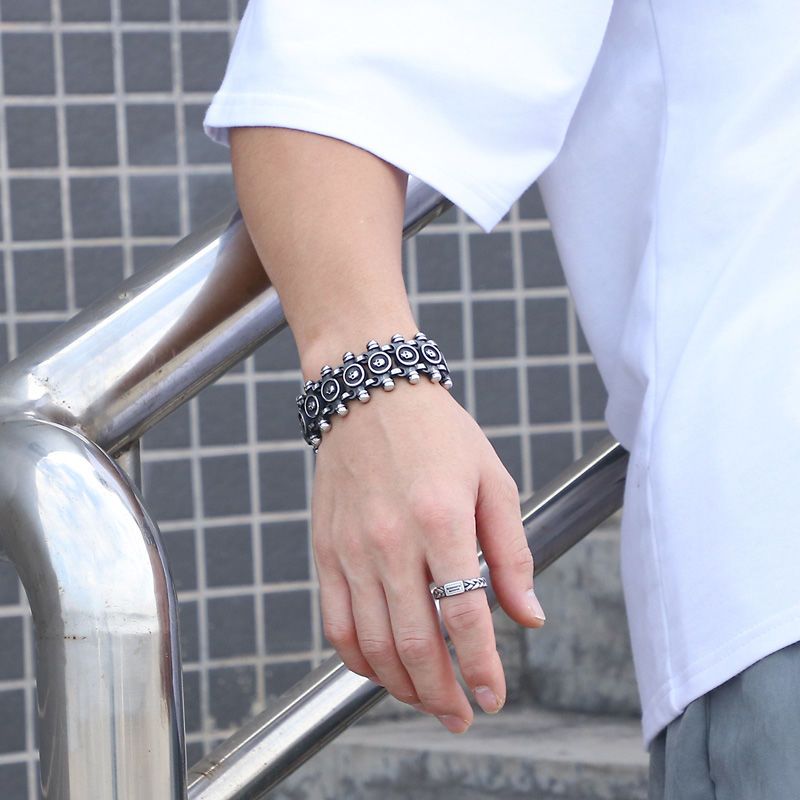 ​   Nieuwe aanwinst: Heren arm - Streetwear Brand Jewelry recensie en prijs
